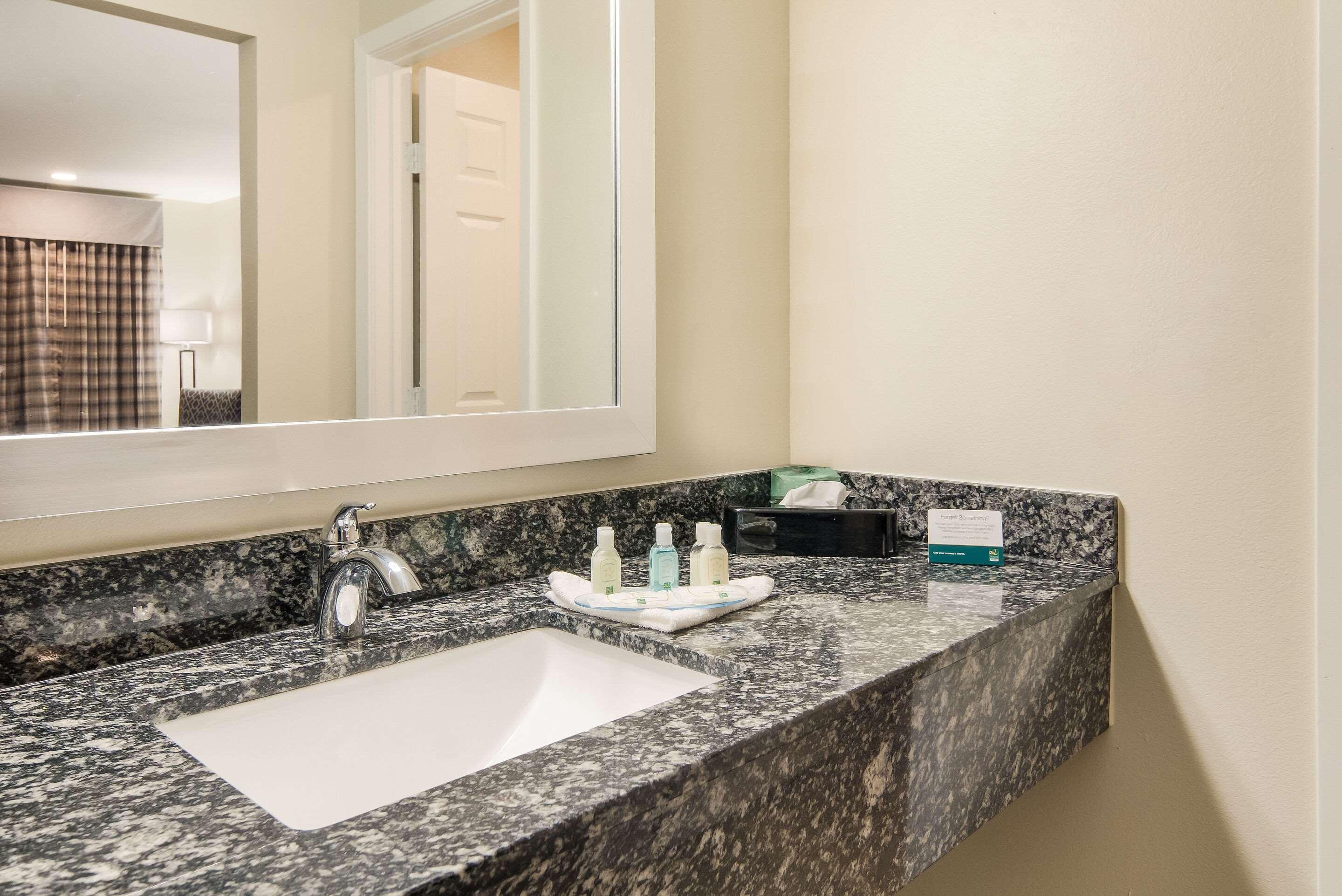 Quality Inn & Suites Dallas-Cityplace Kültér fotó