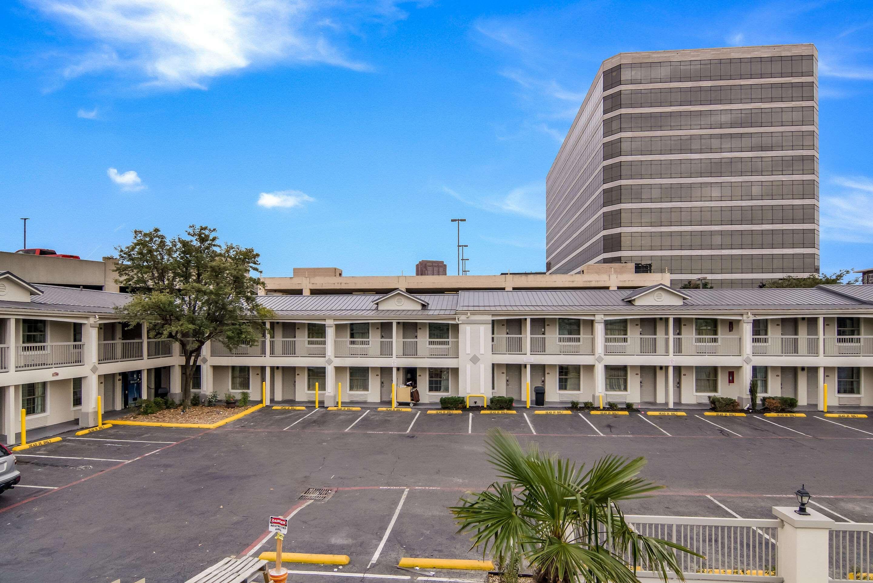 Quality Inn & Suites Dallas-Cityplace Kültér fotó
