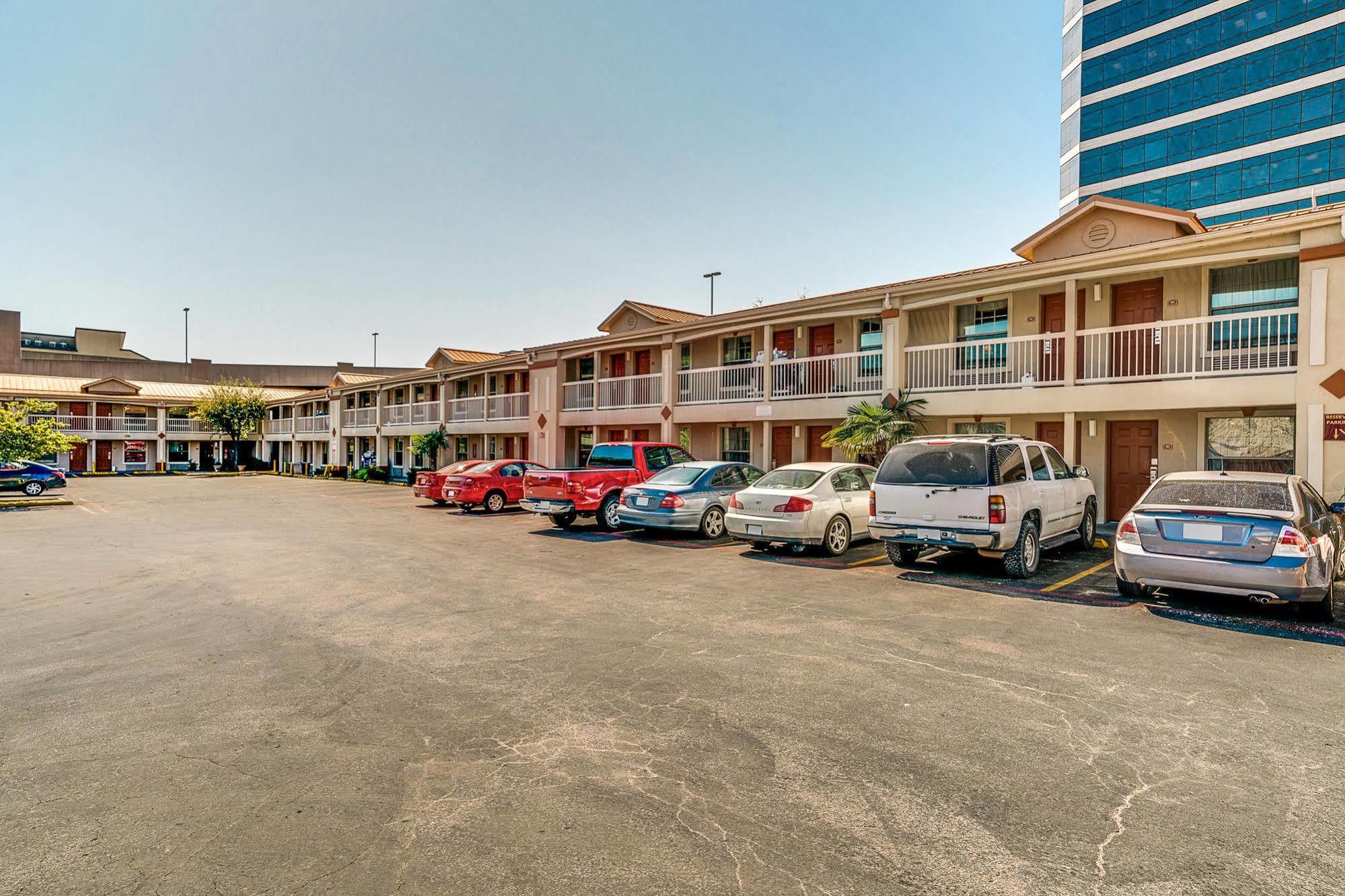 Quality Inn & Suites Dallas-Cityplace Kültér fotó